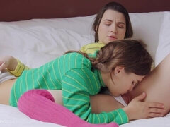 Stor stjärt, Stora tuttar, Fingering, Kysser, Lesbisk, Mager, Tonåring, Tuttar