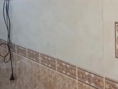 Badeværelse, Stor røv, Brunette, Par, Give finger, Tysk, Ældre kvinde, Sprøjter