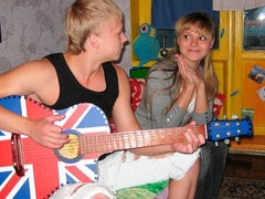 Chambre à dormir, Gros cul, Grosse bite, Sucer une bite, En levrette, Seins naturels, Timide, Nénés