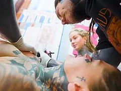 Amatør, Anal, Rumpe til munn, Ansiktssperm, Firkant, Hd, Naken, Tattovering