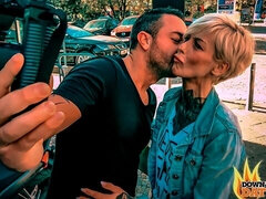 Perse, Iso perse, Ulkona, Näkökulma pov, Ajeltu, Hame, Tatuointi, Teini