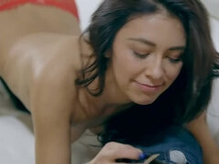 Veľké péro, Veľké kozy, Brunetka, Striekanie semena, Hlboký orál, Hd, Vyholené, Stockings