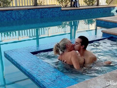 Mulher linda e grande, Boquete, Casal, Maduroa, Melharucos naturais, Piscina