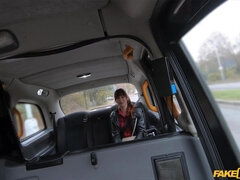 Sucer une bite, Brunette brune, Voiture, Tchèque, En levrette, Léchez, De plein air, Nénés