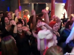 Enthousiasteling, Naakte man aangeklede vrouw, Groep, Hd, Interraciaal, Moeder die ik wil neuken, Feest, Kousen