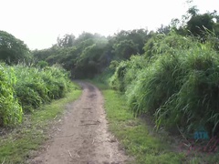 Amatorka, Brunetka, Palcówka, Obciąganie, Całować, Orgazm, Na wolnym powietrzu, Ogolona