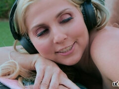 Veľké kozy, Podvádzanie, Milf  mčbp, Mamina, Olej, Krátke vlasy, Tetovanie, Vlhká