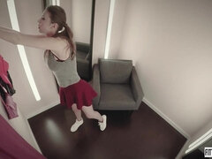 18 jaar, Grote mammen, Bruinharig, Rondborstig, Masturbatie, Alleen, Tiener, Tieten likken