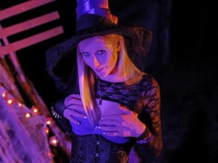 Kelly Dolls The Witch