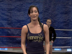 Brunetka, Femdom, Prstovanie, Milf  mčbp, Tesné, Vlak, Vlhká, Wrestling