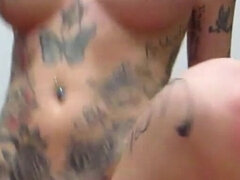 Kermakakku, Näkökulma pov, Pillu, Ratsastaa, Suihku, Tatuointi, Kolmen kimppa