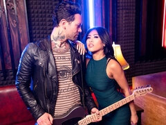 Ázsiai, Popó, Cumizás, Gesztenyebarna, Kutya póz, Kézimunka, Leborotvált, Begyek