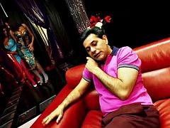 Store pupper, Svart, Kukk suging, Brunette, Sperm skott, Mørk, Trekant, Pupper