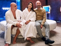 Gros cul, Grosse bite, Sucer une bite, Brunette brune, En levrette, Seins naturels, Nénés