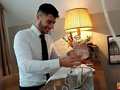 Tekintélyes didik, Szőke, Angol, Ondó fröcskölés, Hd, Érett feleség, Orgazmus, Visítozás