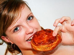 Amateur, Salle de bains, Grosse bite, Sucer une bite, Fait maison, Seins naturels, Maigrichonne, Adolescente