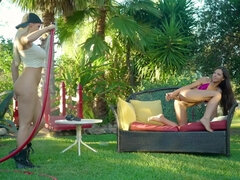 Chica, Rubia, Penetracion con dedos, Lesbiana, Lamidas, Al aire libre, Afeitado, Juguetes