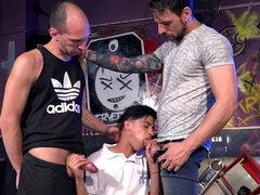 18, Pik sutte, Sædskud, Pik, Homoseksuel, Mager, Trekant