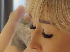 18, Bisexuell, Blondin, Avsugning, Fyrkant, Milf, Tatuering, Tonåring