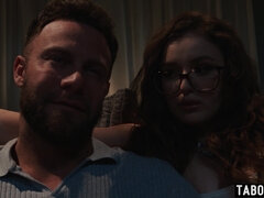 Iso kaunis nainen, Iso kulli, Ruskeahiuksinen, Rintava, Pulska, Kyrpä, Silmälasit, Luonnolliset tissit