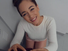 18 años, Trastienda, Mamada, Morena, Natural, Secretaria, Tatuaje, Adolescente