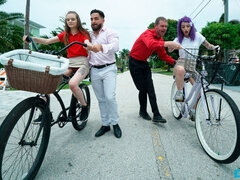 Bionda, Pompino, Da dietro, Gruppo, Sega, Tatuaggi, Ragazza, Tette