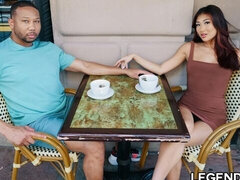 18 ans, Asiatique, Gros cul, Grosse bite, Gros seins, En levrette, Interracial, Adolescente