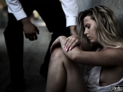 18 anni, Grande cazzo, Gola profonda, Hardcore, Piccola, Pisciando, Tabù, Vergine