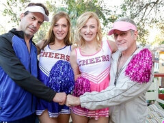 Μεγάλος κώλος, Μεγάλος πούτσος, Μελαχροινή, Σε στάση σκύλου στα τέσσερα, Ξυρισμένη, Έφηβος, Βυζιά