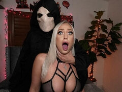 Hatalmas hátsó, Monumentális dákó, Tekintélyes didik, Szőke, Cumizás, Kutya póz, Érett feleség, Természetes mellek