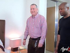 イギリス人, エロ熟女, お婆さん, なめる, 淫乱熟女, オーガズム, ラフ, 喫煙