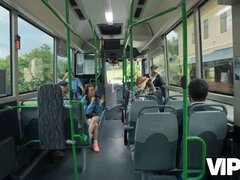 Brunette brune, Bus, Tchèque, Queue, Mature, Monstre