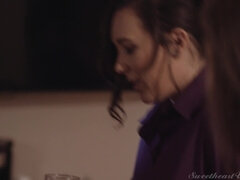 Tette grandi, Tettona, Hardcore, Leccata, Piercing, Figa, Dildo indossabile, Tette