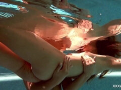 Blond, Fetisj, Hd, Lesbisch, Mager, Tiener, Tieten likken, Onderwater