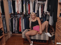 Americké, Ložnice, Blondýna, Brunetka, Creampie, Dildo, Výprask, Pička