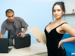 Stor kukk, Kukk suging, Brunette, Dukke, Sexy undertøy, Milf, Truser, Strømper