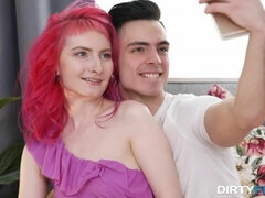 Amatööri, Suihinotto, Luonnolliset tissit, Pienikokoinen, Punapää, Ajeltu, Tatuointi, Teini