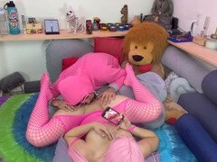 Asiatisch, Aus dem arsch in den mund, Kinderhüterin, Gruppensex, Massage, Milf, Stiefmutter, Flotter dreier