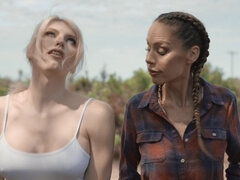 Anál, Brunetka, Na psíka, Honění, Vonku, Piercing, Tetovanie, Kozičky