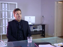 Tette grandi, Bionda, Realtà