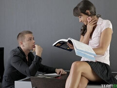 Anal, Verga grande, Mamada, Morena, Estilo perrito, Oficina, Flaco, Adolescente