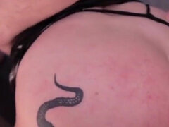 18 jaar, Anaal, Grote kont, Pijpbeurt, Sperma in mond, Tatoeage, Tiener, String