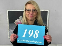 Leie, Grosser arsch, Blasen, Hundestellung, Milf, Natürlichen titten, Höschen, Muschi