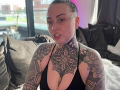Amatör, Stor stjärt, Brunett, Femdom, Milf, Solo, Tatuering
