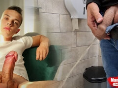 Salle de bains, Pisser