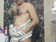 Amador amadora, Banheiro, Peludoa, Indianoa, Solo chão