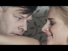 Schlafzimmer, Blondine, Paar, Natürlich, Geschwollene nippel, Rasiert, Dusche, Tätowierung