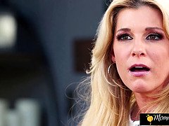 Grosse titten, Gesichtssitzen, Hd, Lesbisch, Milf, Arsch lecken, Stiefmutter, Flotter dreier