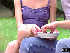 Sucer une bite, Tir de sperme, Européenne, Orgasme, Petite femme, Maigrichonne