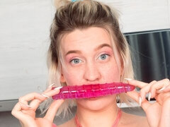 Blondine, Klaffend, Handjob, Küche, Masturbation, Dürr, Jungendliche (18+), Spielzeuge